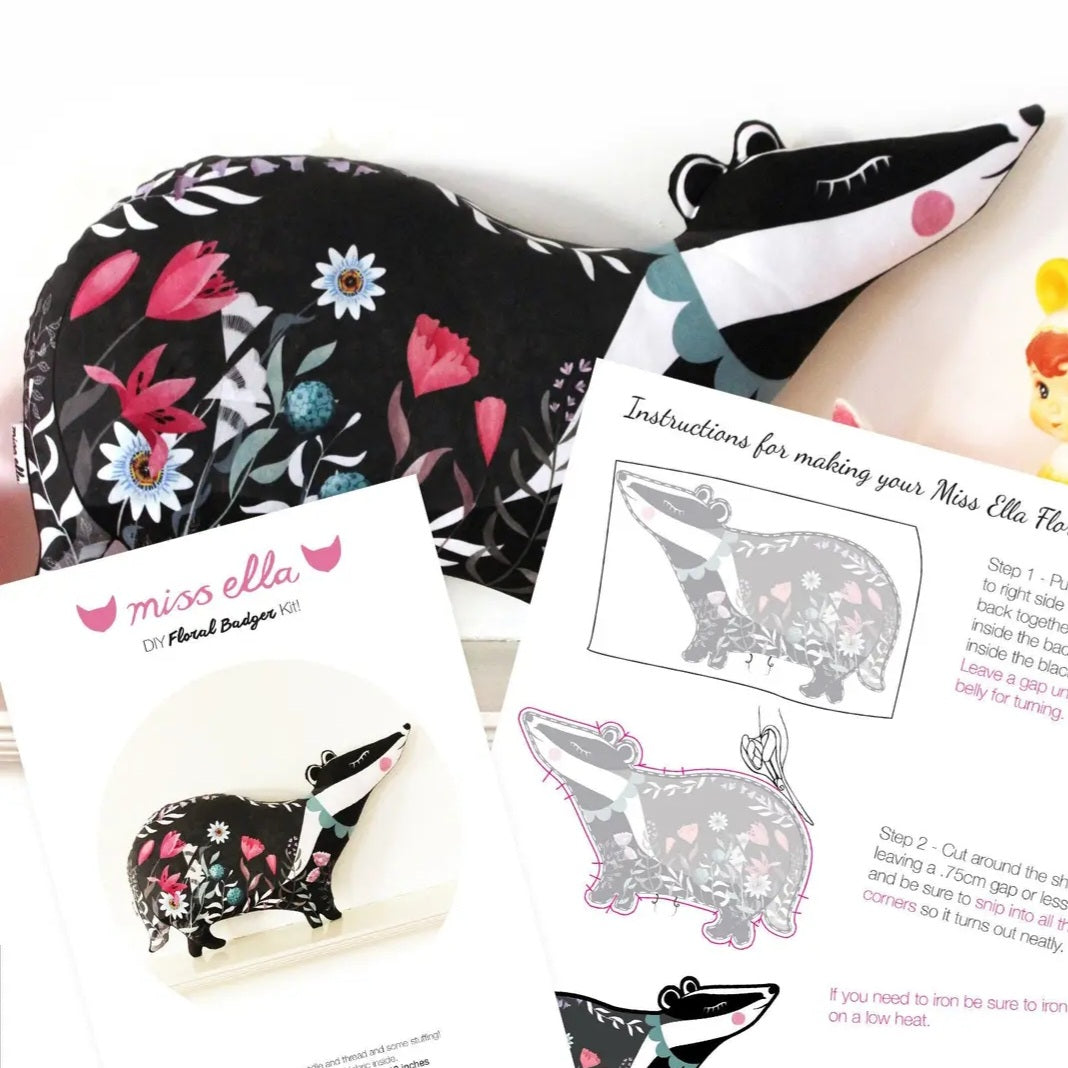 Floral Badger Cushion Kit
