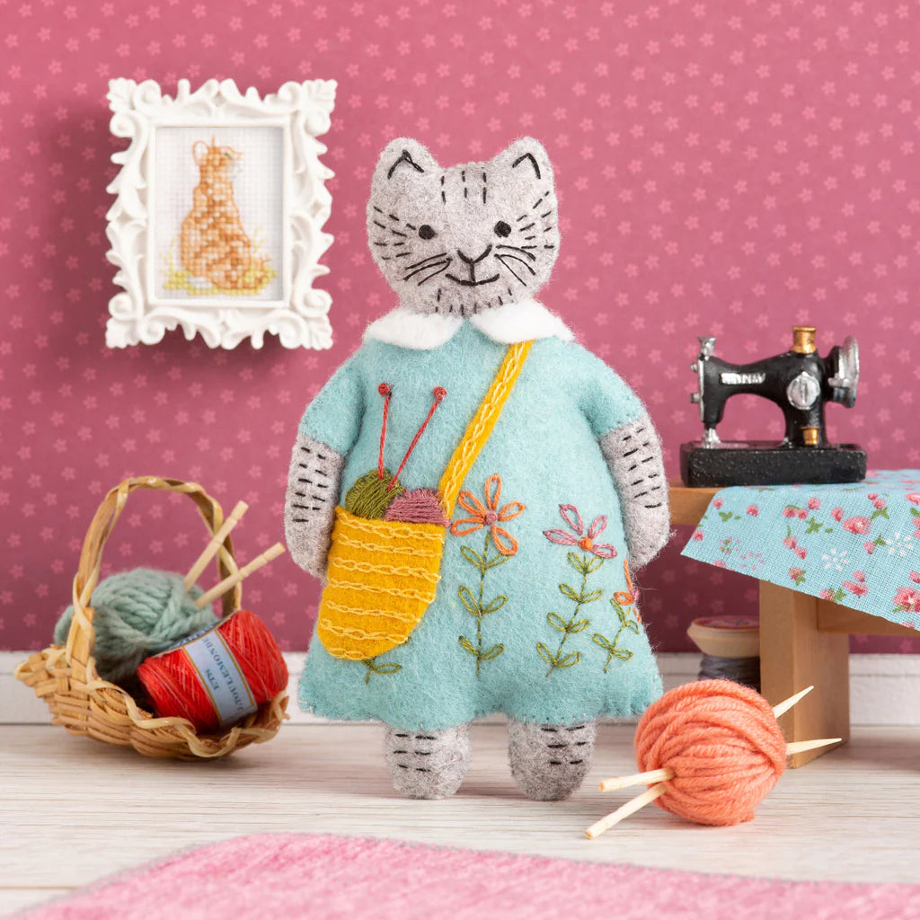Mrs Cat Loves Knitting Mini Kit