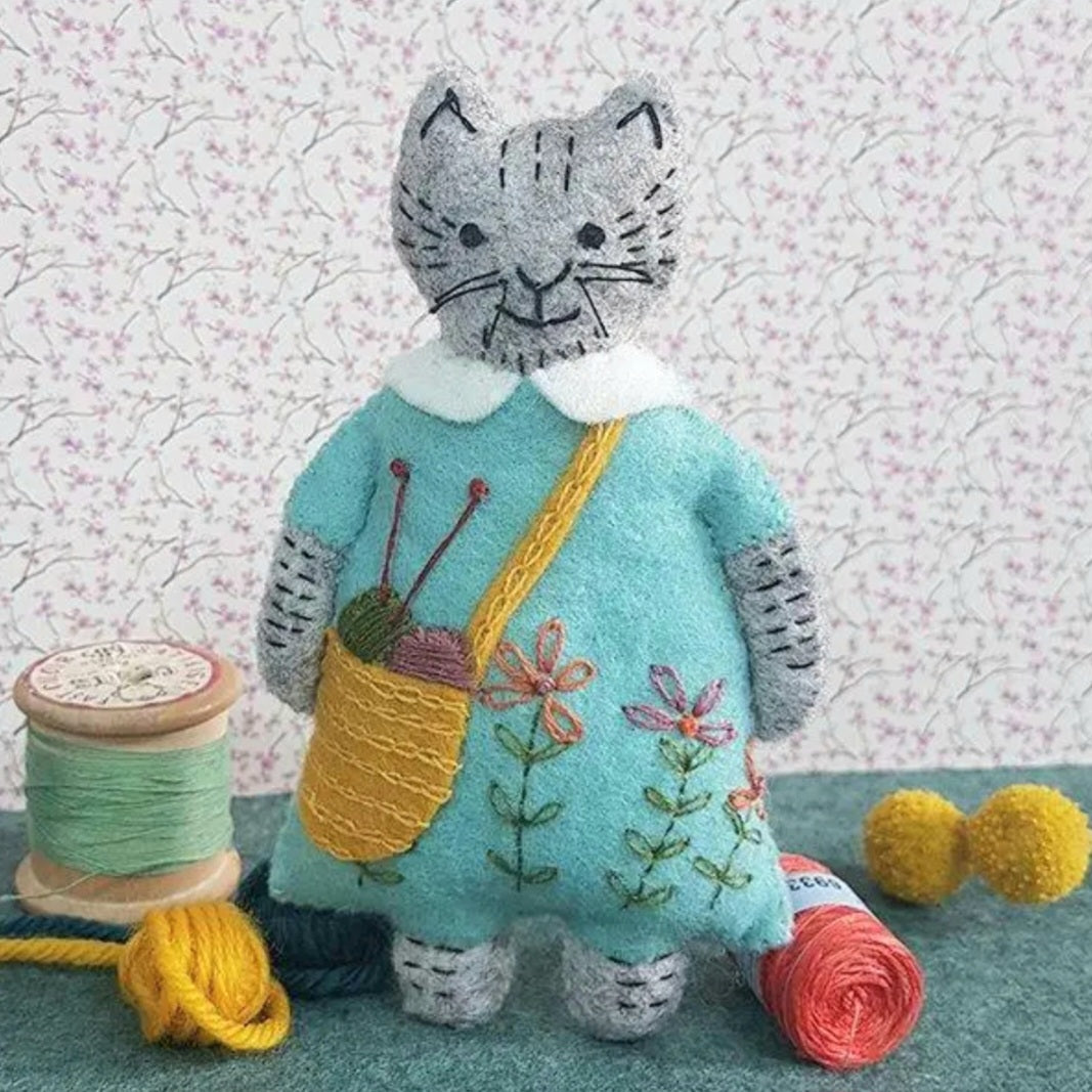 Mrs Cat Loves Knitting Mini Kit